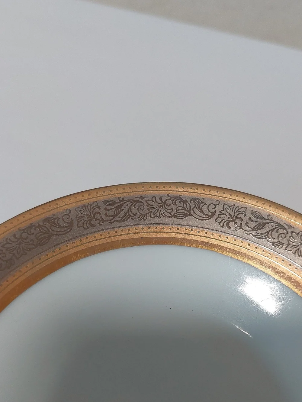 Elegant Gold Accent  Classic Home Dining Small Dish
